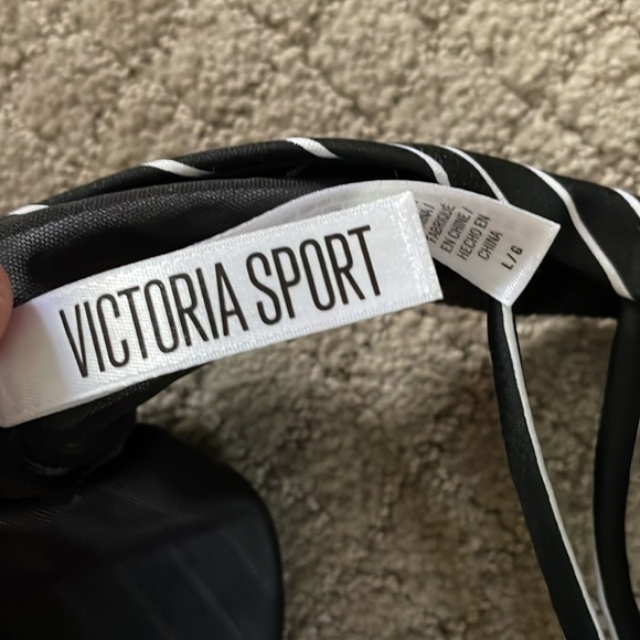 Victoria Sport Strappy Back Stripe Bra - Picture 6 of 10